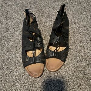 Comfortiva Black Leather Women's Sandals- used